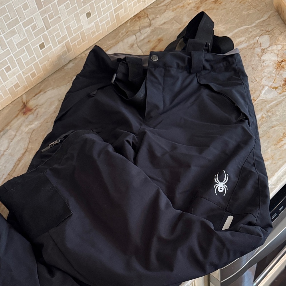 Spyder Black Ski pants with suspenders EUC